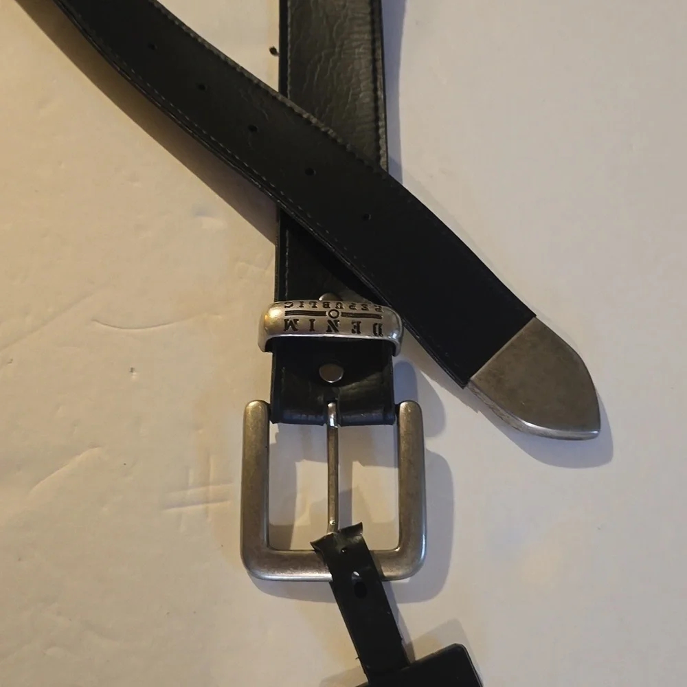 Denim Republic Mens Black Belt Silvertone belt tip and buckle Sz.M/L
